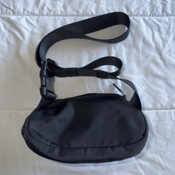 Lululemon Everywhere Belt Bag Black 1L - Picture 2 of 6